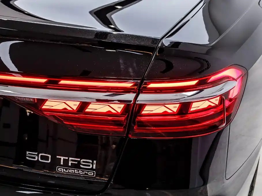 Audi A8 — фото 11