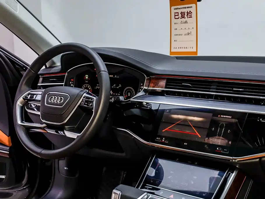 Audi A8 — фото 13