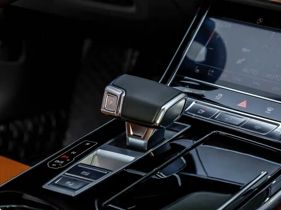 Audi A8 — фото 14