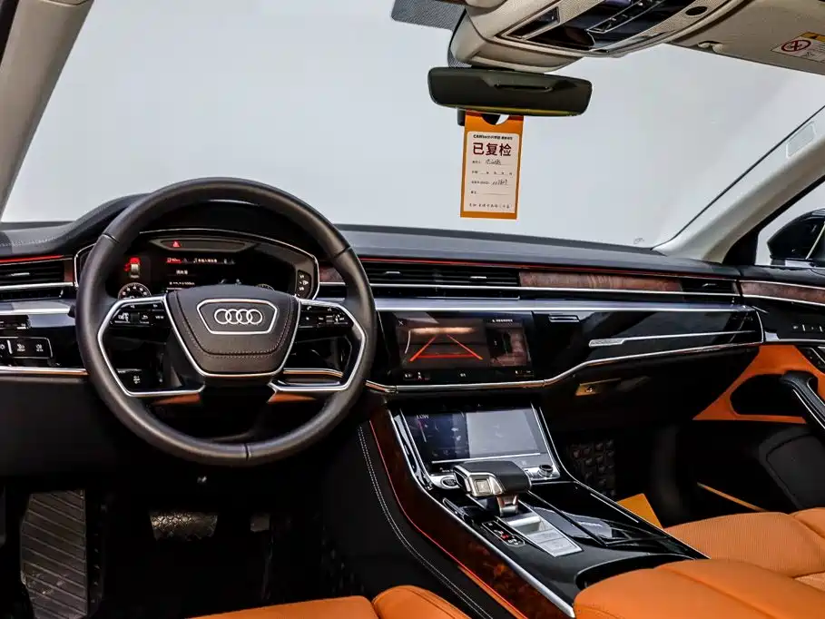 Audi A8 — фото 18