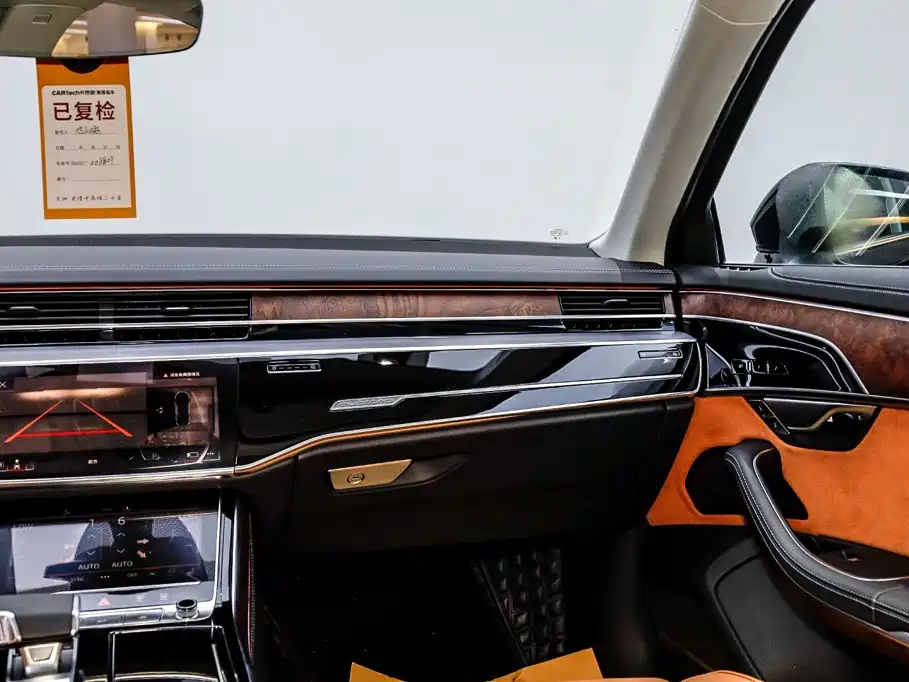 Audi A8 — фото 22