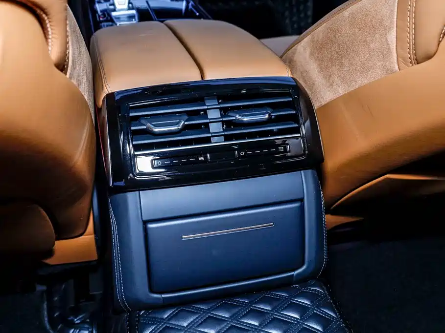 Audi A8 — фото 23