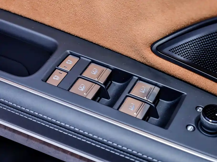Audi A8 — фото 26