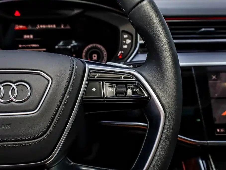 Audi A8 — фото 28