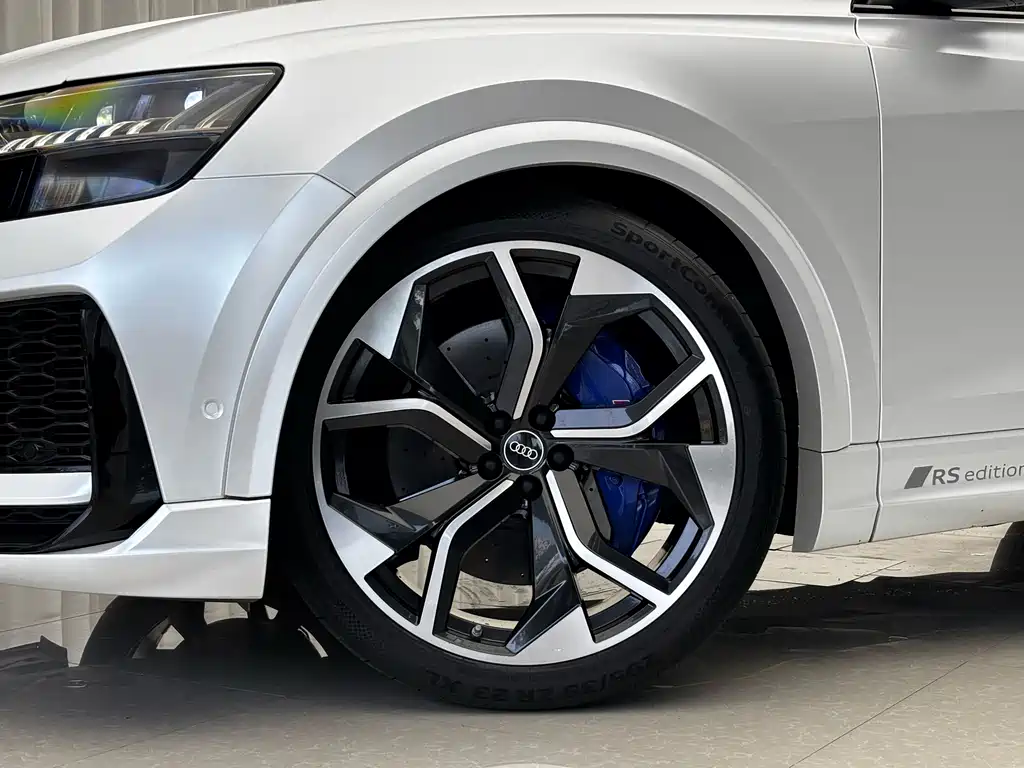 Audi RS Q8 — фото 5