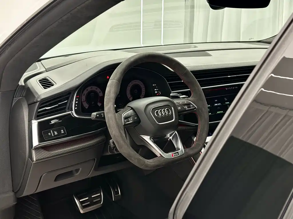 Audi RS Q8 — фото 9