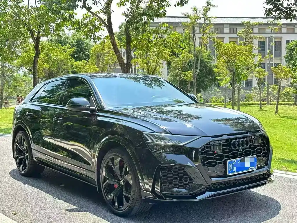 Audi RS Q8 — фото 3