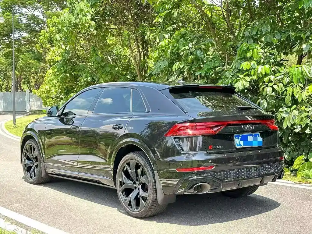 Audi RS Q8 — фото 7