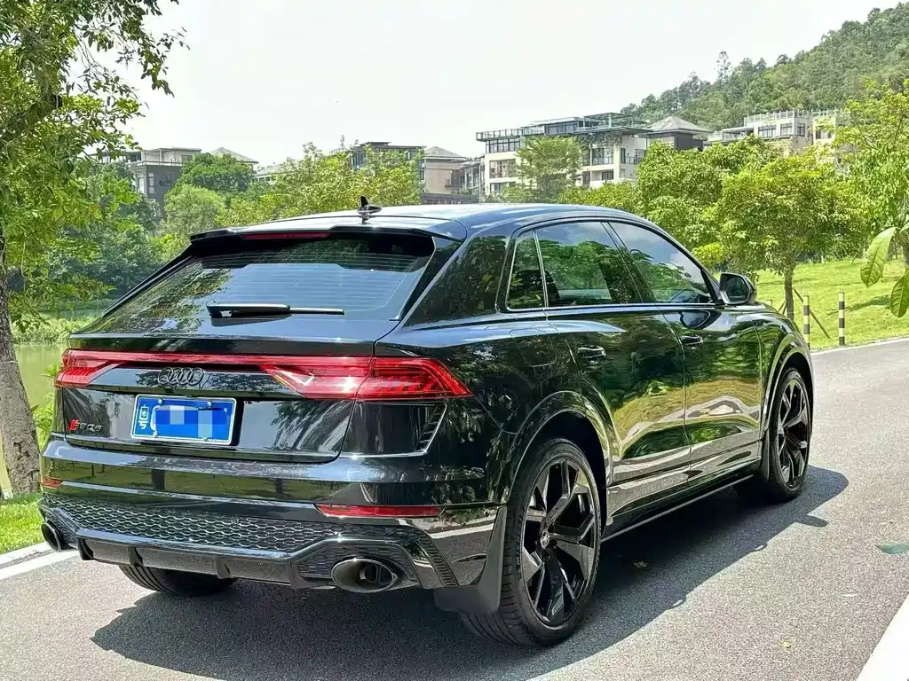 Audi RS Q8 — фото 9