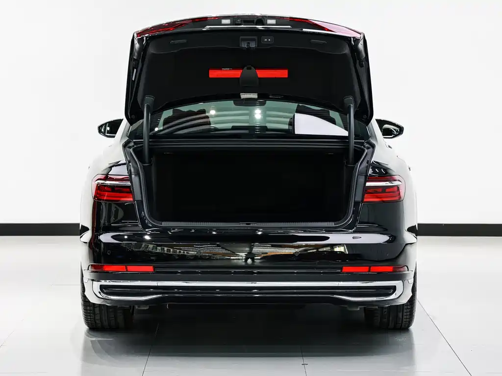 Audi A8 — фото 14