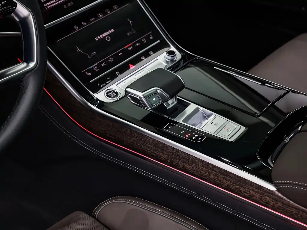 Audi A8 — фото 20