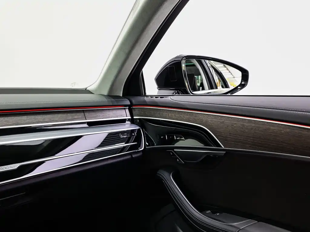 Audi A8 — фото 21