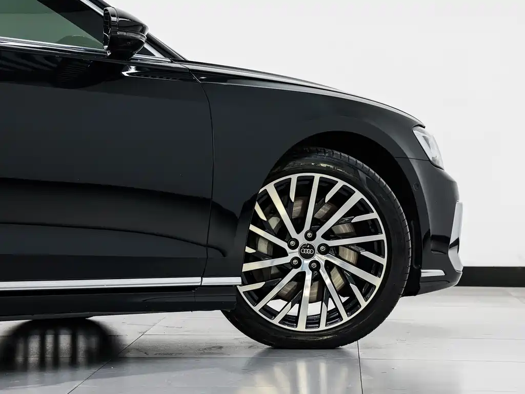 Audi A8 — фото 24