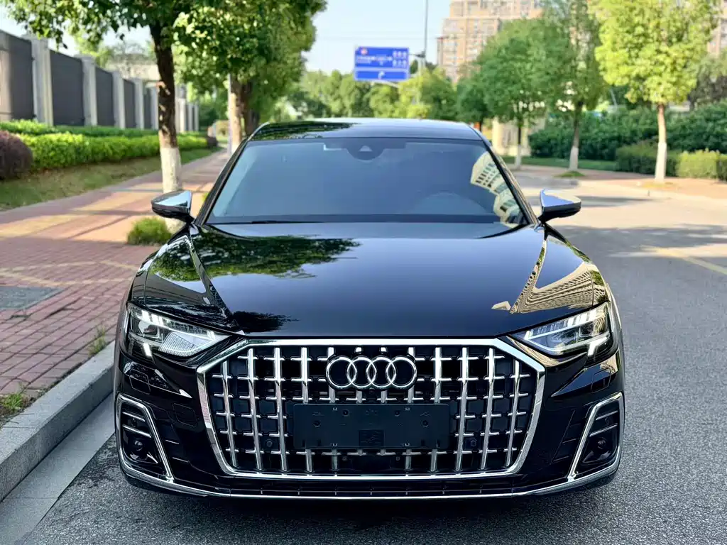 Audi A8 — фото 2