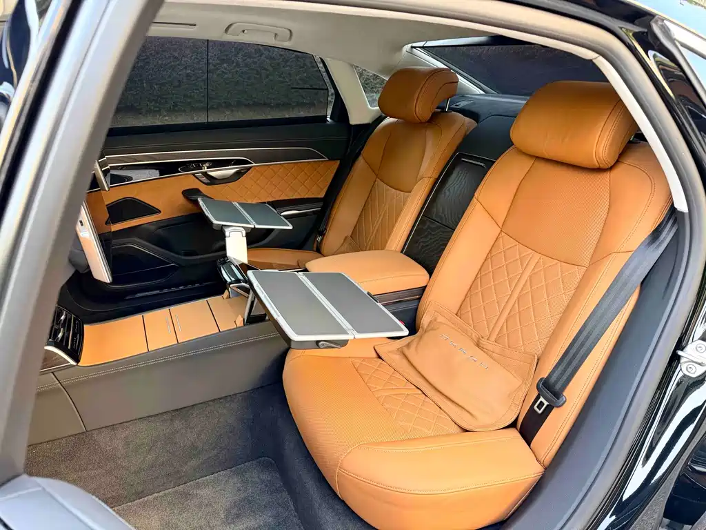 Audi A8 — фото 11