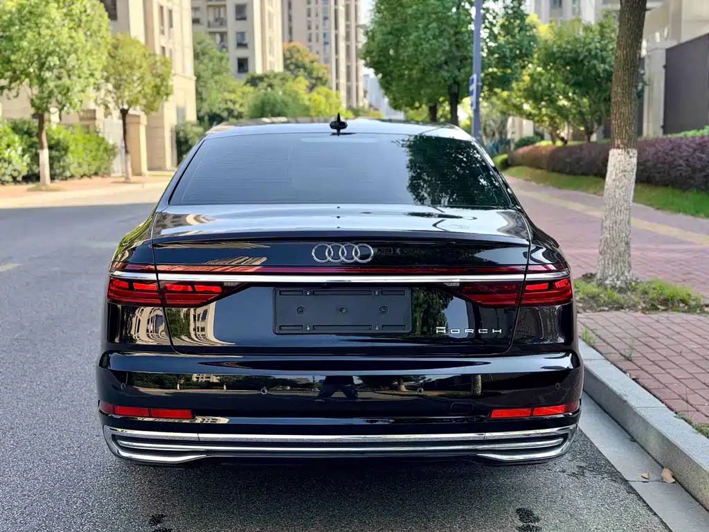 Audi A8 — фото 13