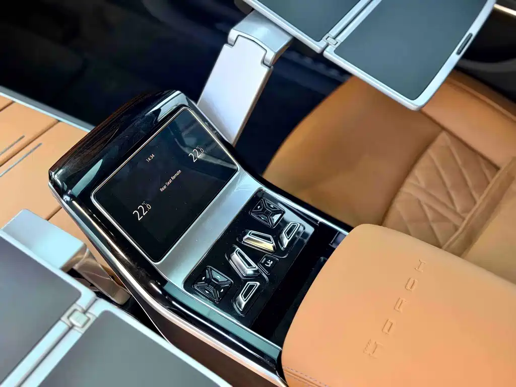 Audi A8 — фото 6