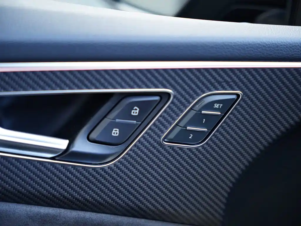 Audi RS Q8 — фото 18