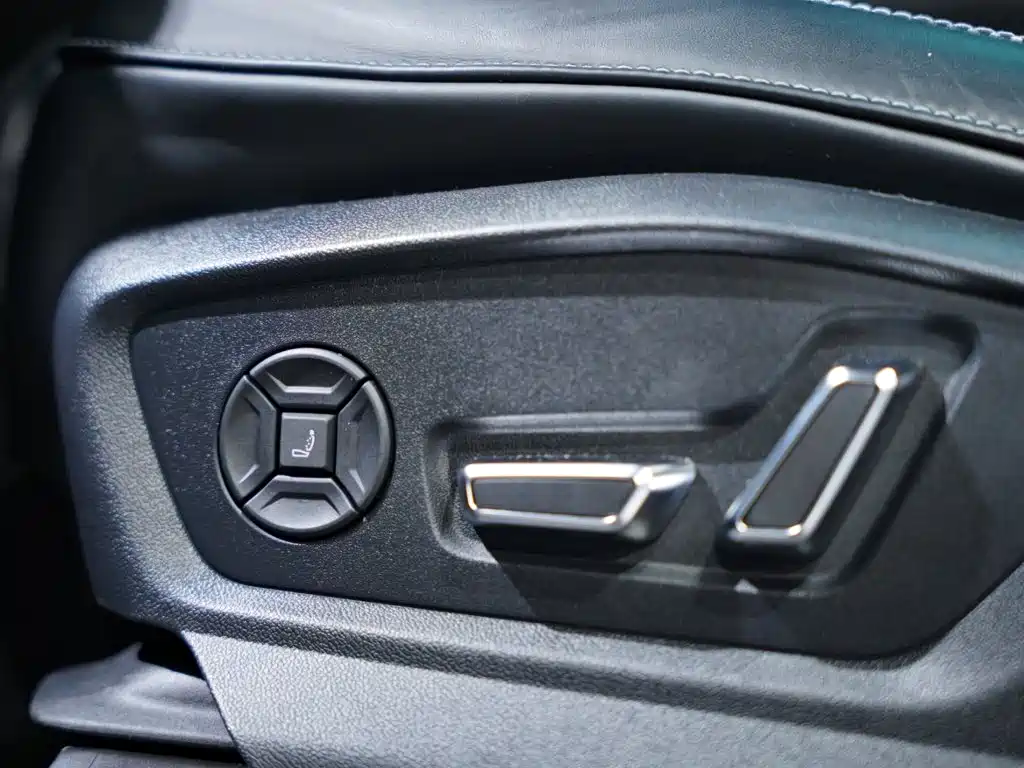 Audi RS Q8 — фото 23