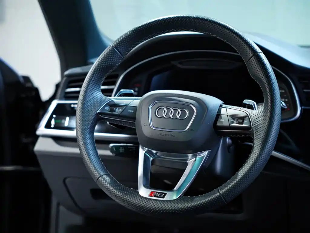 Audi RS Q8 — фото 35