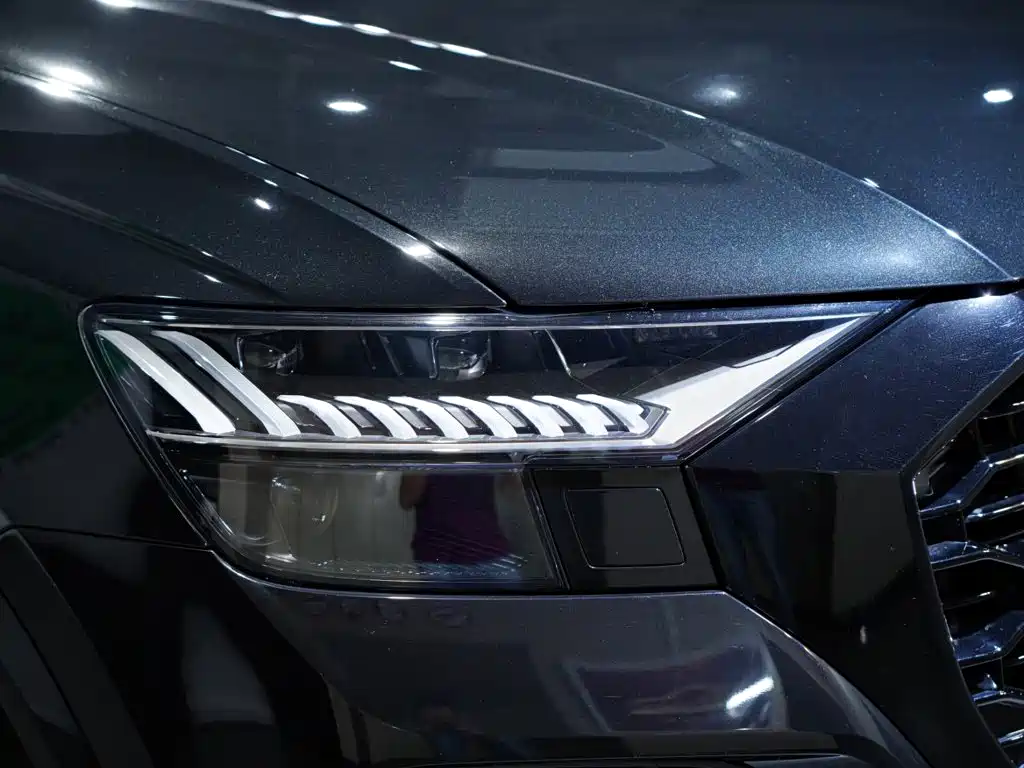 Audi RS Q8 — фото 49