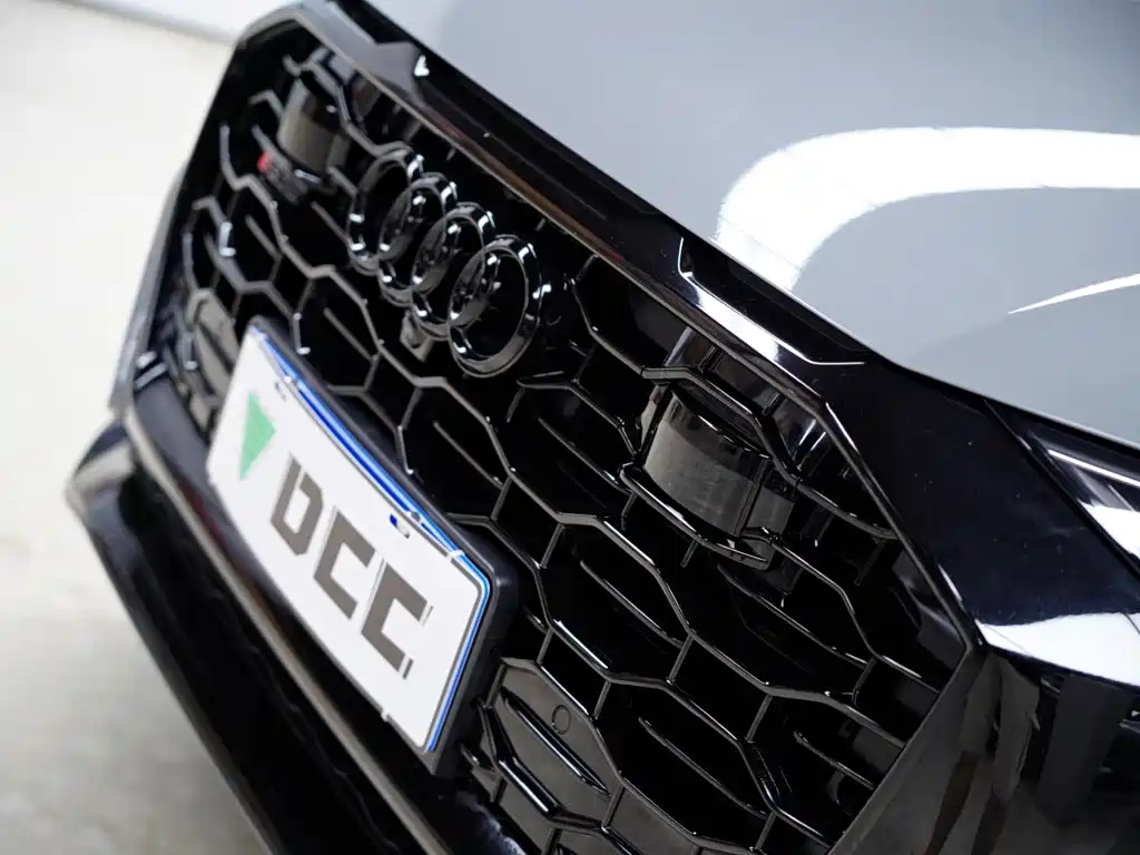 Audi RS Q8 — фото 18
