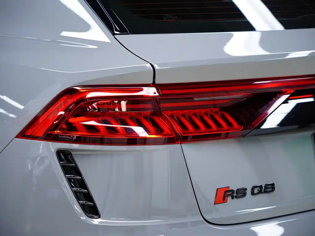 Audi RS Q8 — фото 3