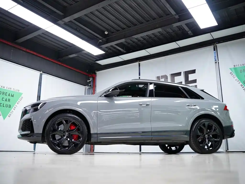Audi RS Q8 — фото 22