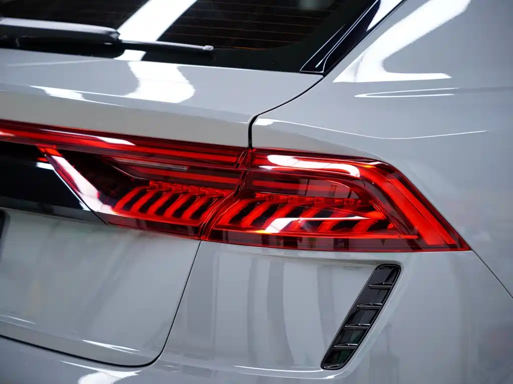 Audi RS Q8 — фото 4