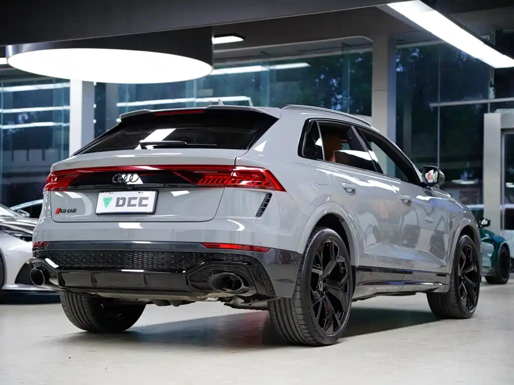 Audi RS Q8 — фото 6