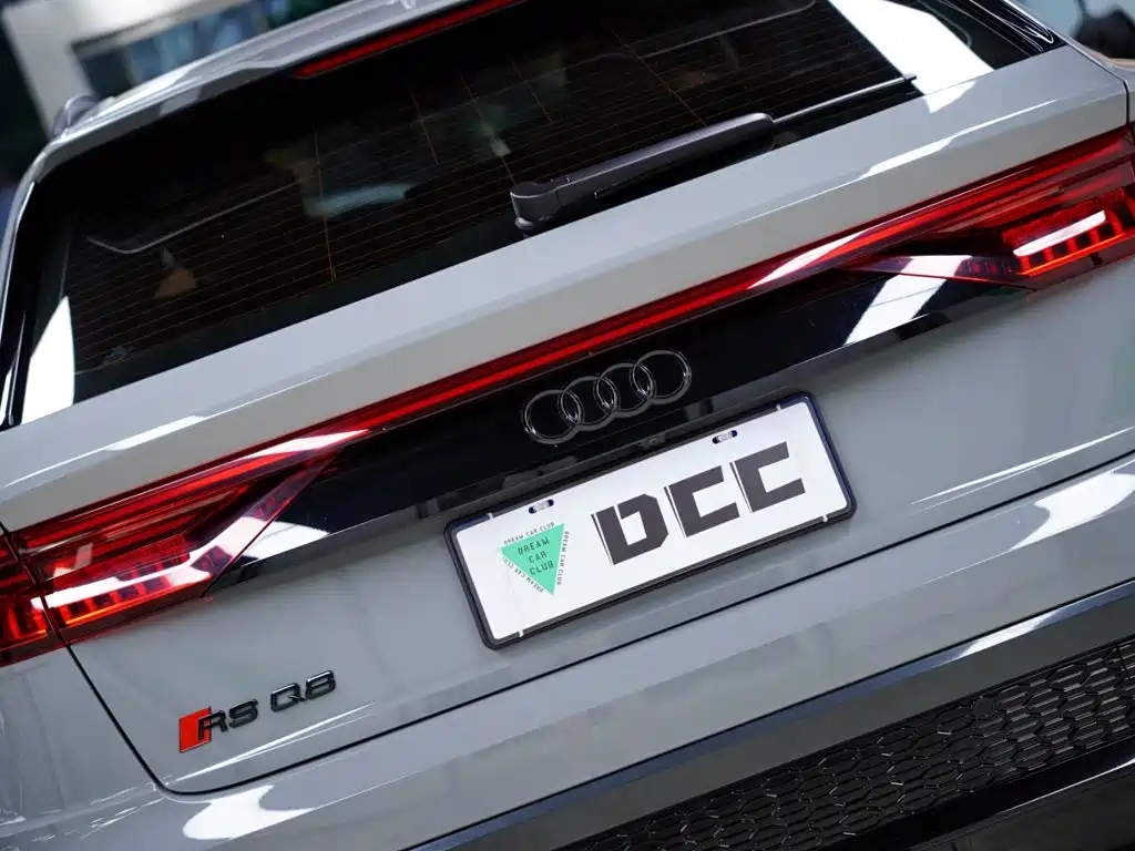 Audi RS Q8 — фото 8