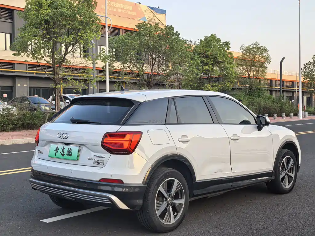 Audi Q2L e-tron — фото 9