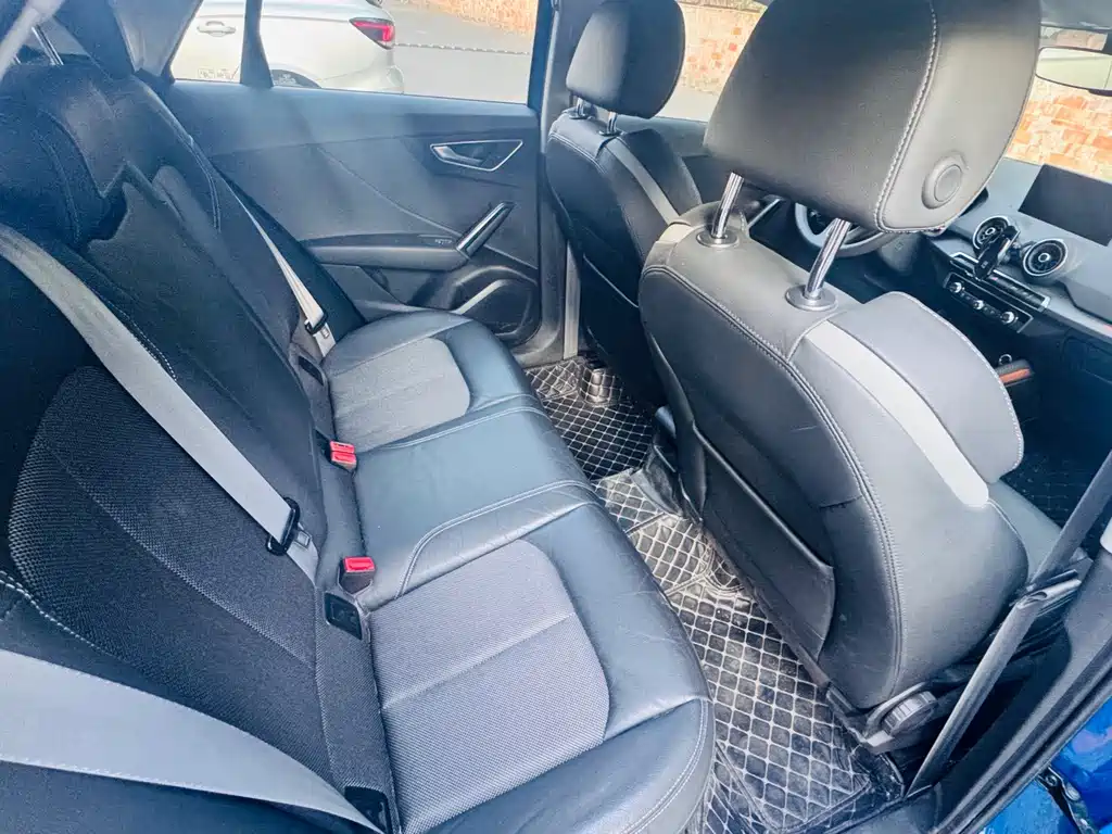 Audi Q2L e-tron — фото 15