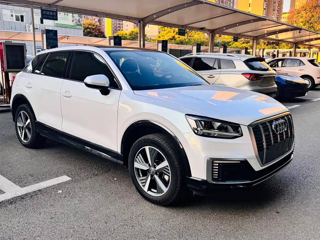 Audi Q2L e-tron — фото 3