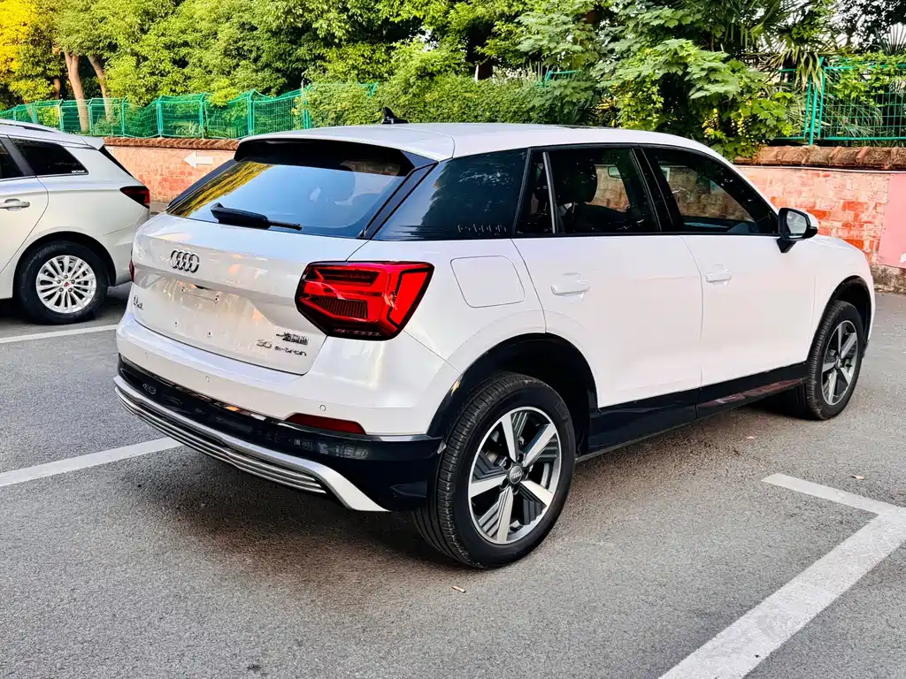Audi Q2L e-tron — фото 5