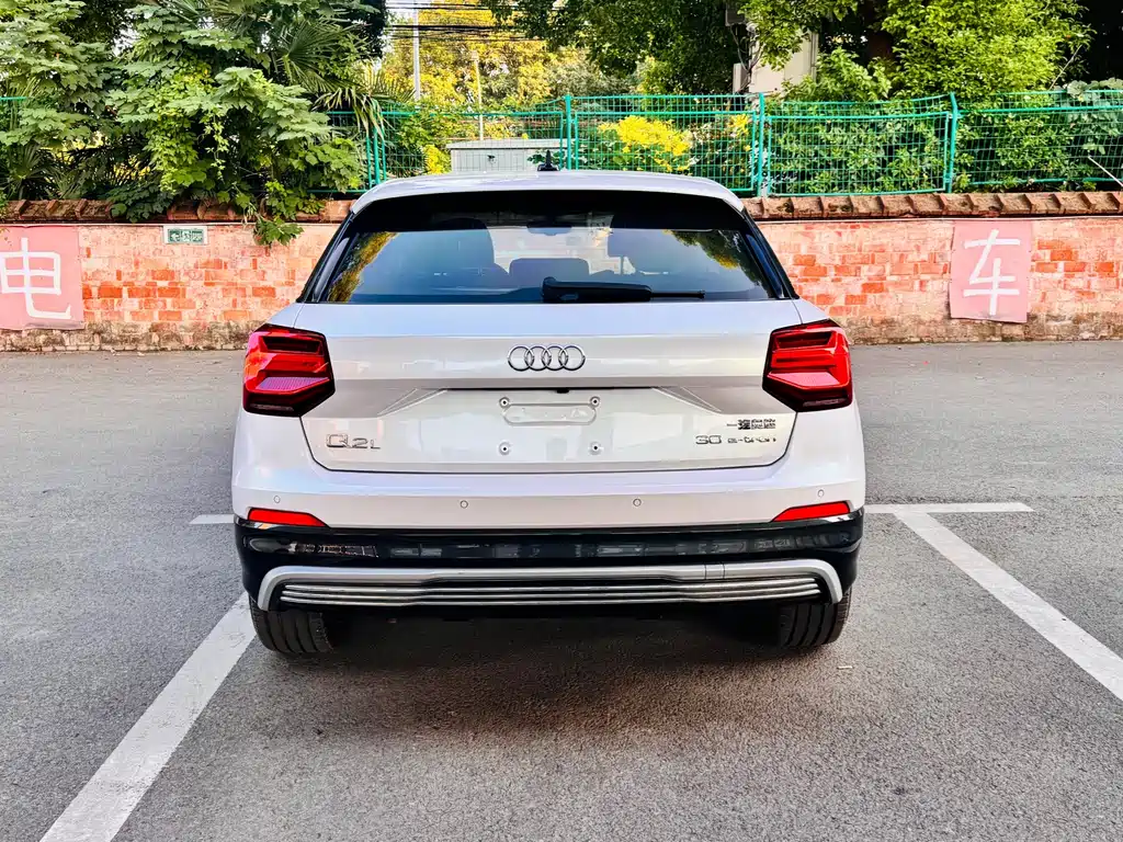 Audi Q2L e-tron — фото 6
