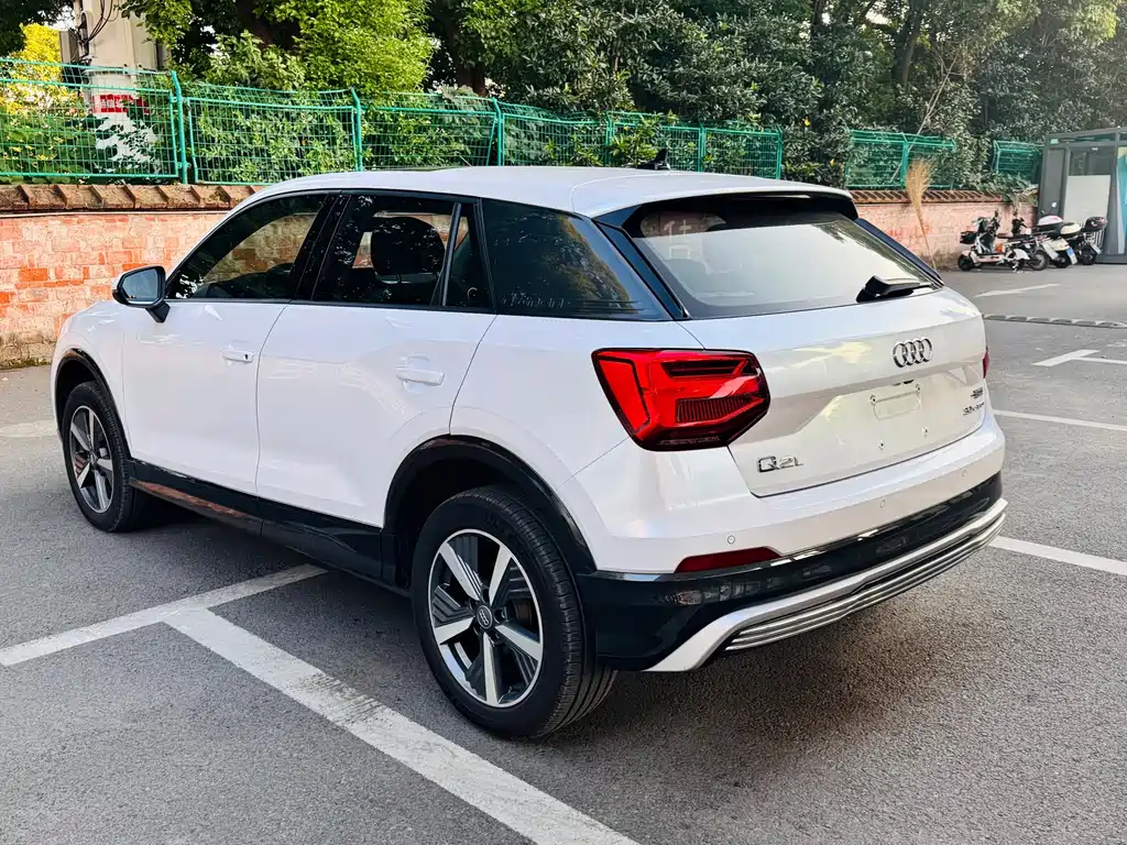 Audi Q2L e-tron — фото 7