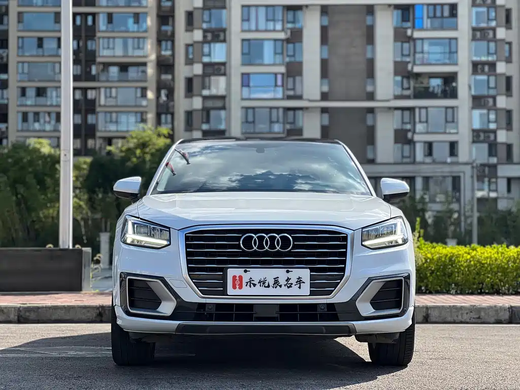 Audi Q2L — фото 2