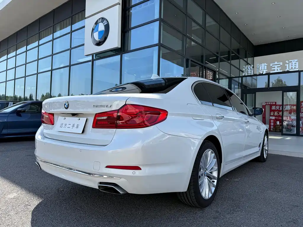 BMW 5 Series — фото 12