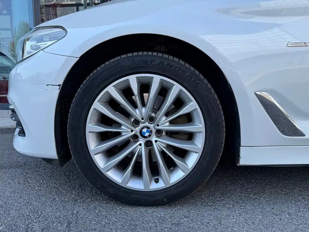 BMW 5 Series — фото 10