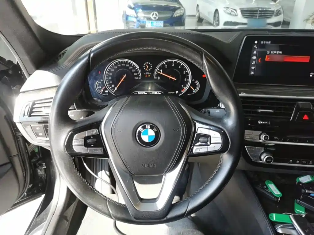 BMW 5 Series — фото 11