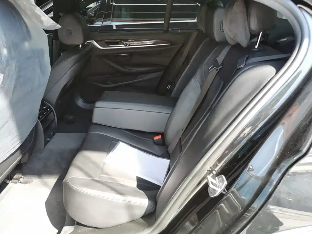 BMW 5 Series — фото 17
