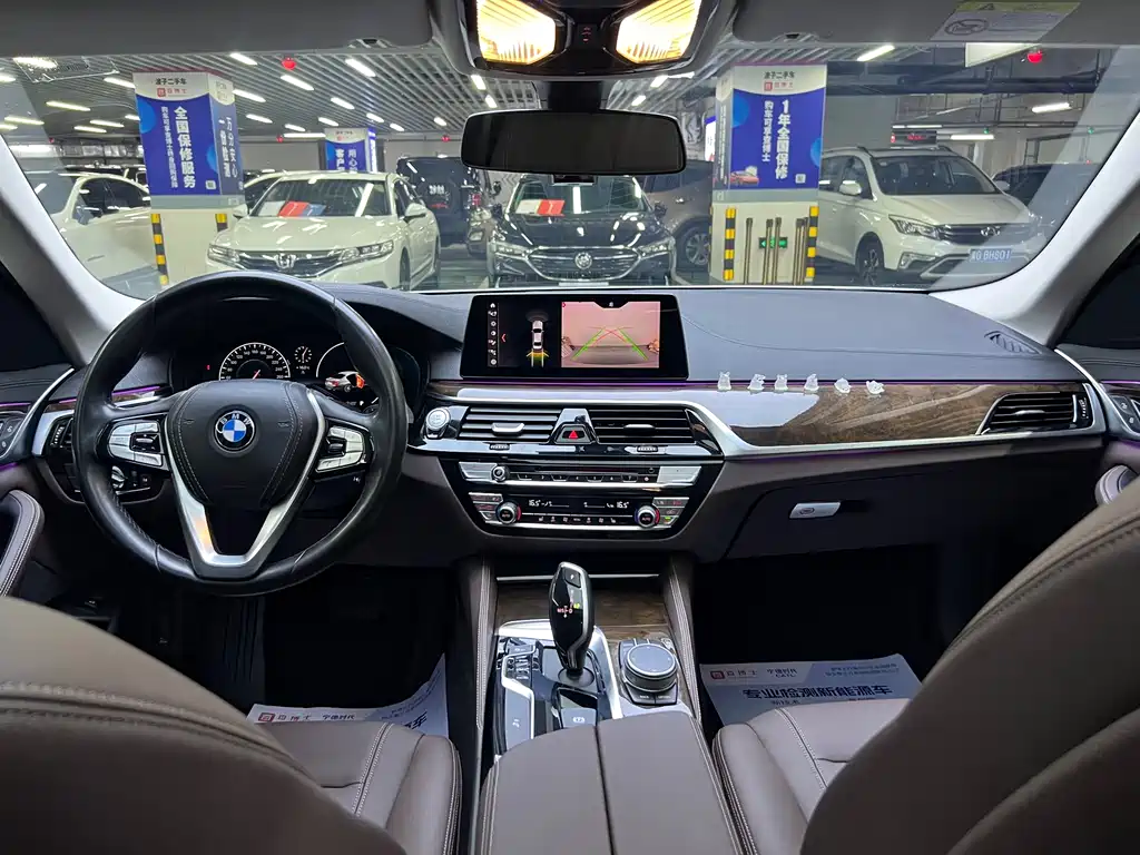 BMW 5 Series — фото 15