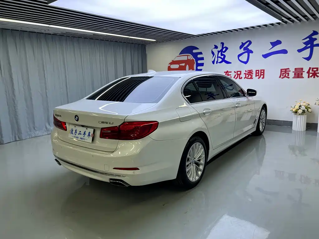 BMW 5 Series — фото 18