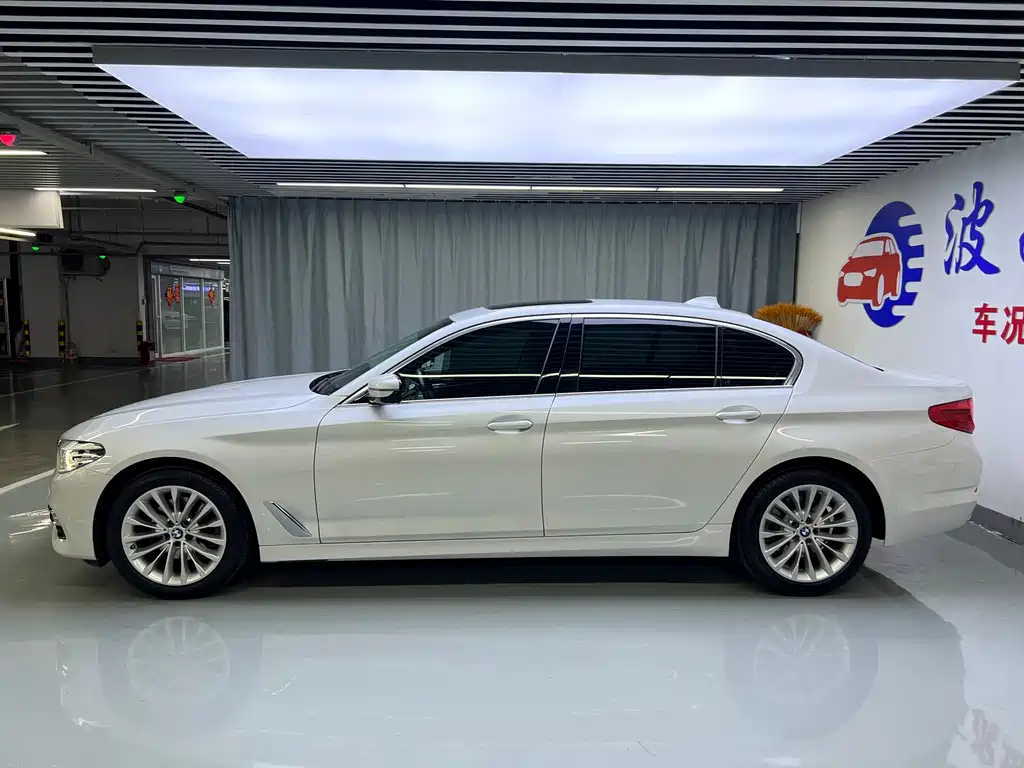 BMW 5 Series — фото 4