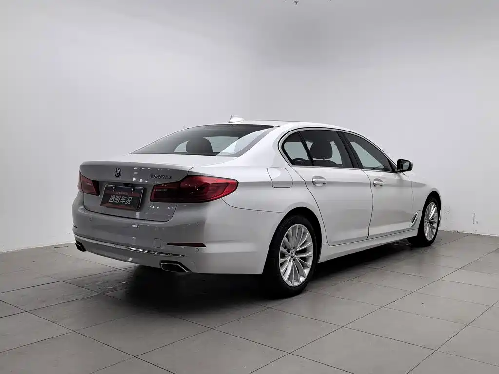 BMW 5 Series — фото 2