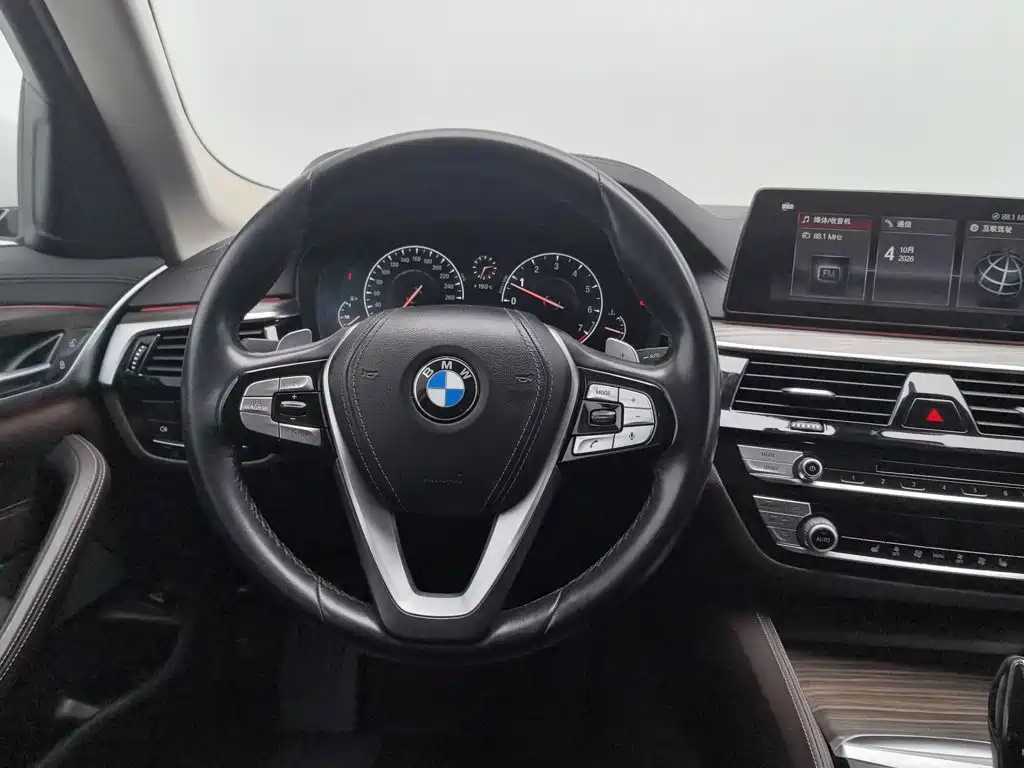 BMW 5 Series — фото 11