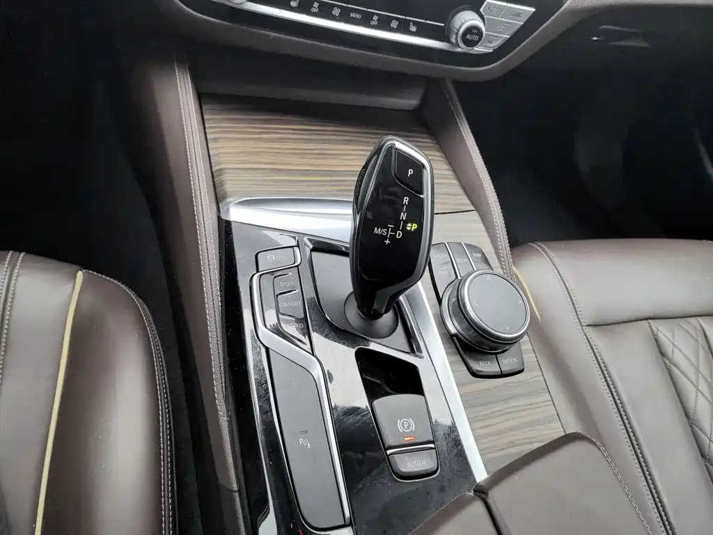 BMW 5 Series — фото 13