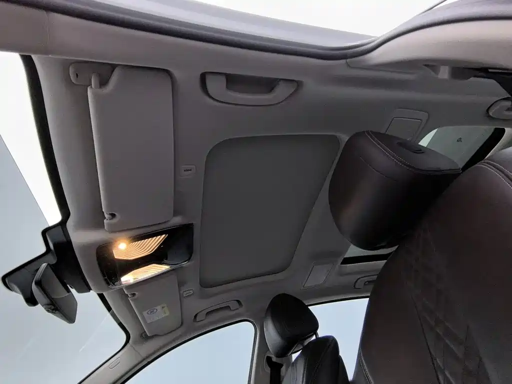 BMW 5 Series — фото 14