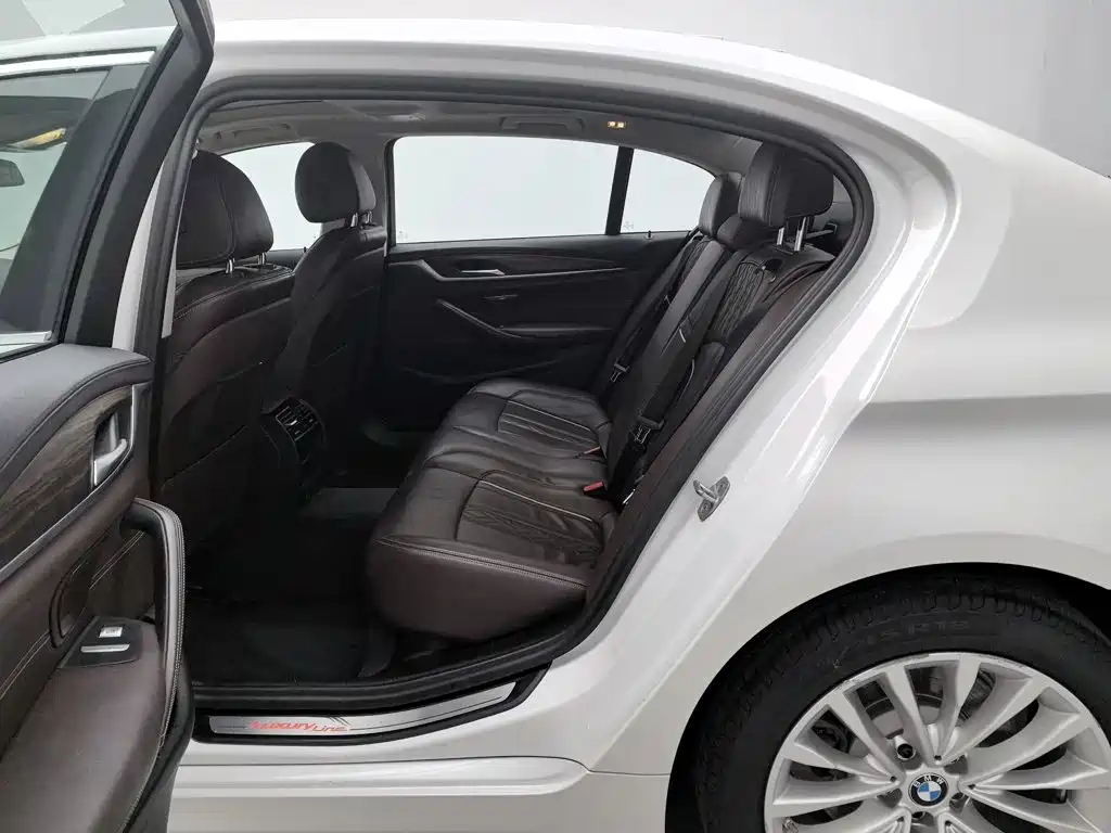 BMW 5 Series — фото 15